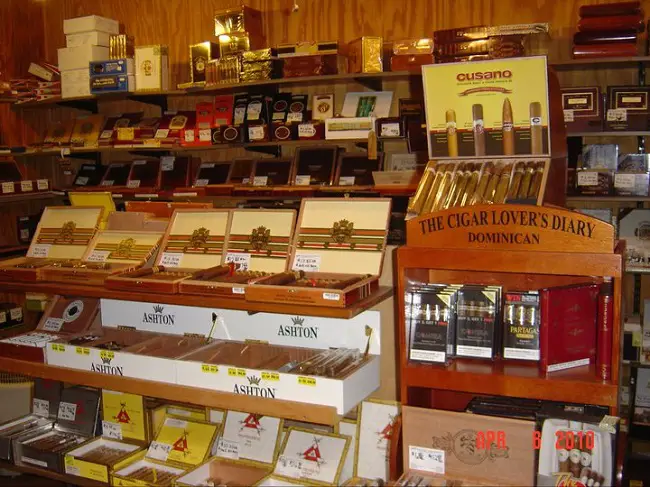 Best local cigar stores Albuquerque Santa Fe bar lounge humidor near you