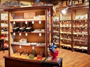 Best local cigar stores Boulder bar lounge humidor near you