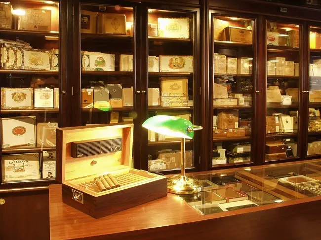 Best local cigar stores Naples bar lounge humidor near you